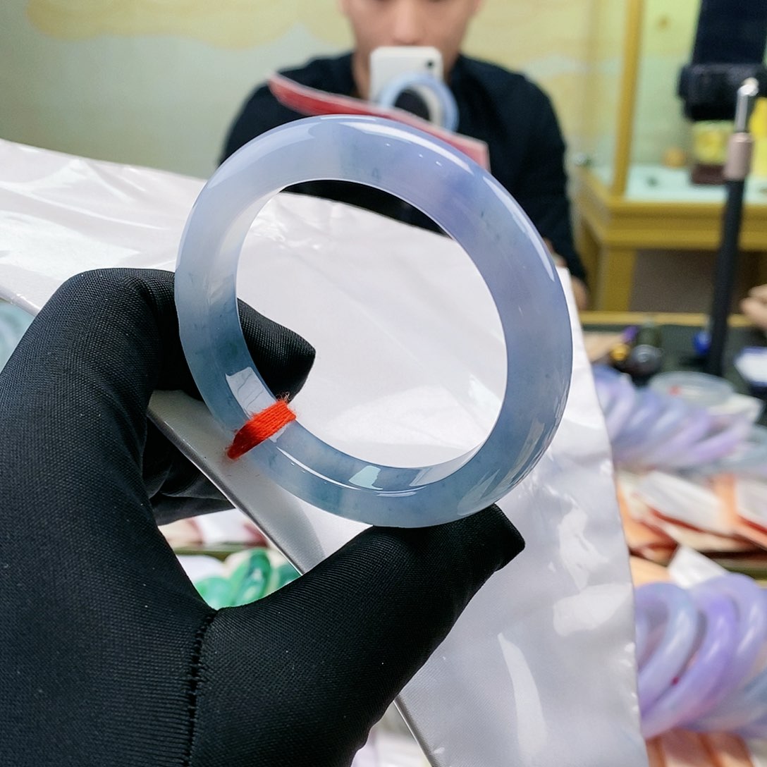 【闪购商品】翡翠手镯未镶嵌＂****o莫奈