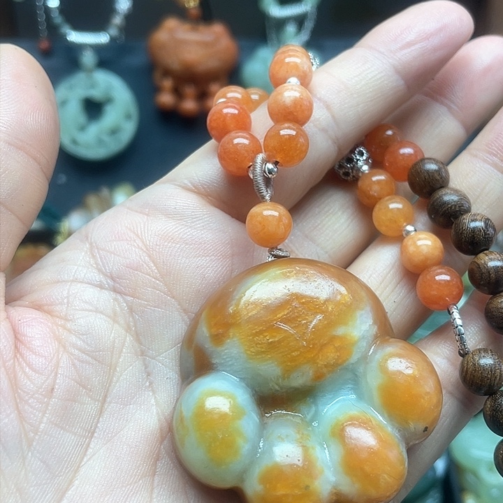 未镶嵌蛇纹石玉颈饰