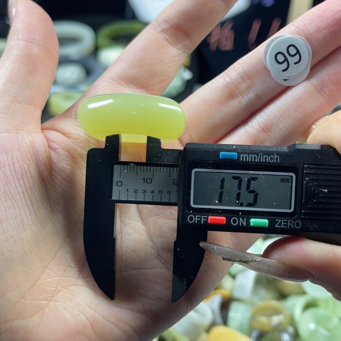 蛇纹石玉未镶嵌戒指