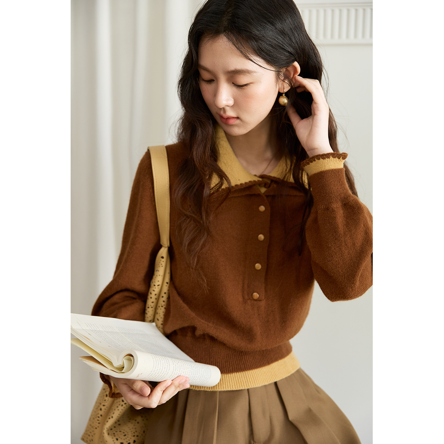 谜秀新品针织开衫女2025秋季双层翻领狗牙边北极绒毛衣长袖短款