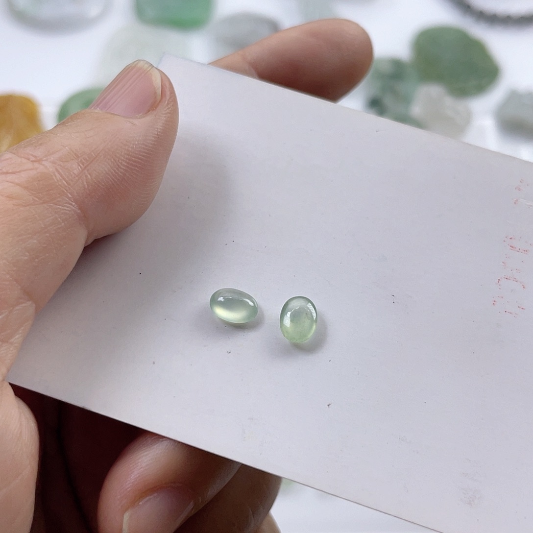 翡翠颈饰未镶嵌冰蛋面