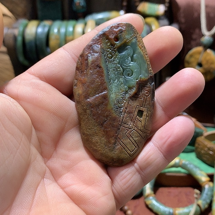 未镶嵌岫岩河磨玉（透闪石质玉）挂件蓝*