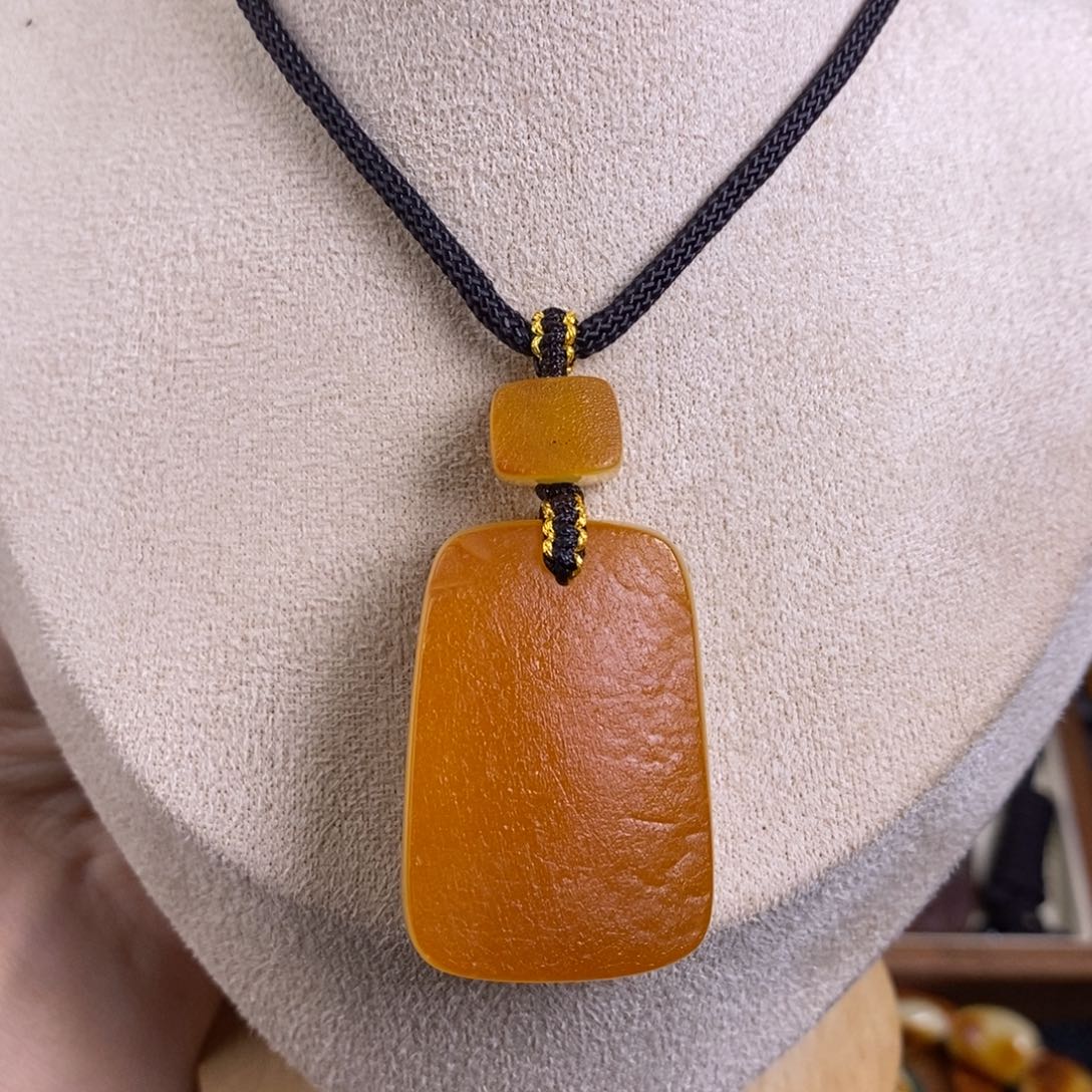 蜜蜡裸石未镶嵌大漠