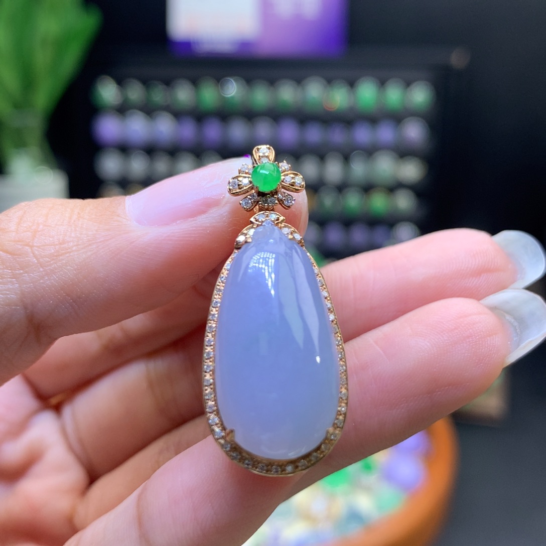 翡翠18K金镶嵌颈饰