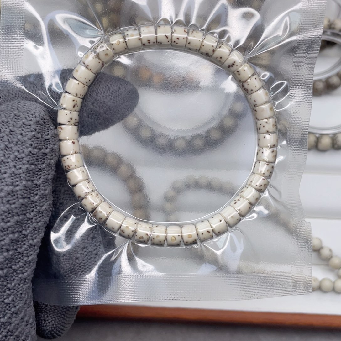 星月菩提手串瓷白药片