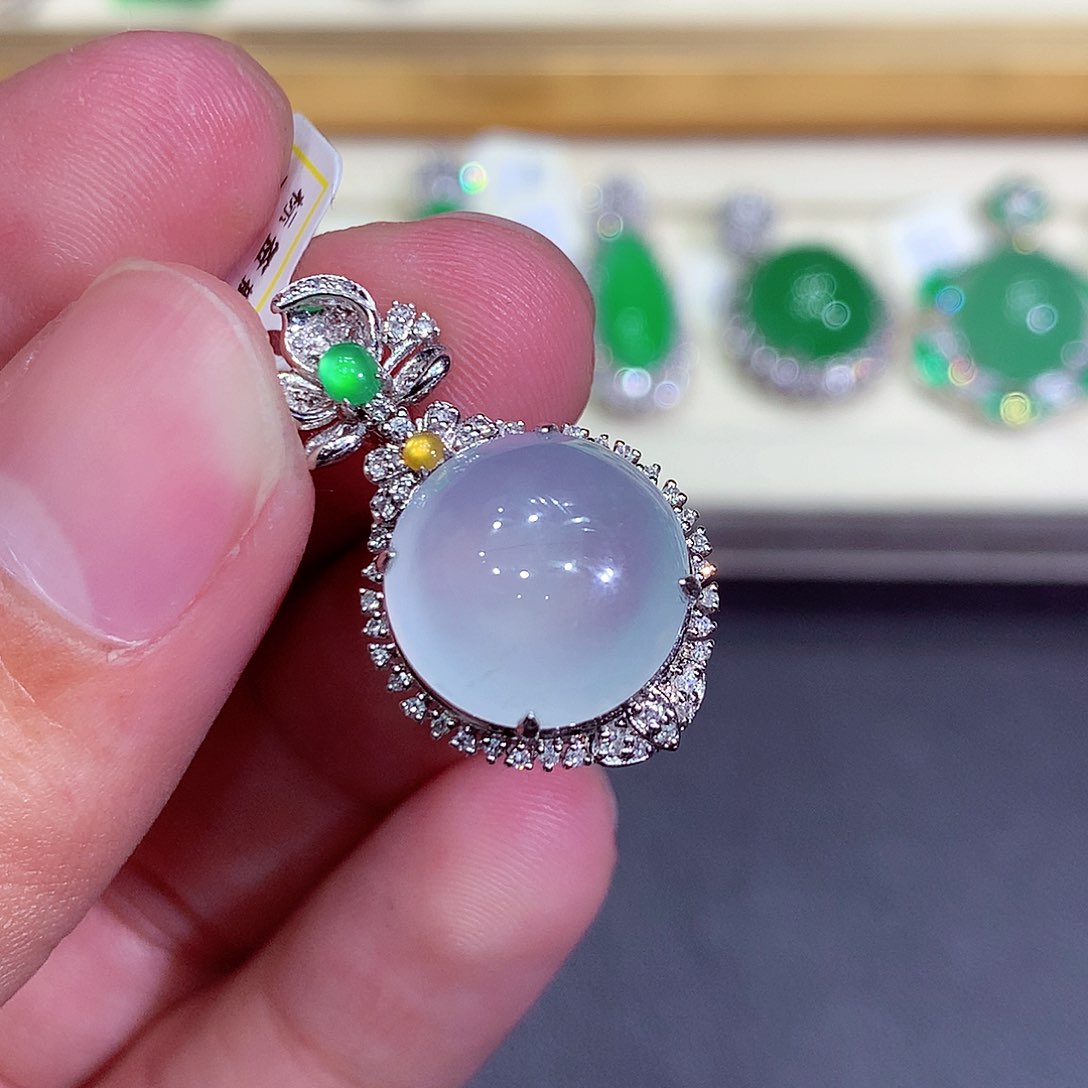 翡翠吊坠(不含链)18K金镶嵌