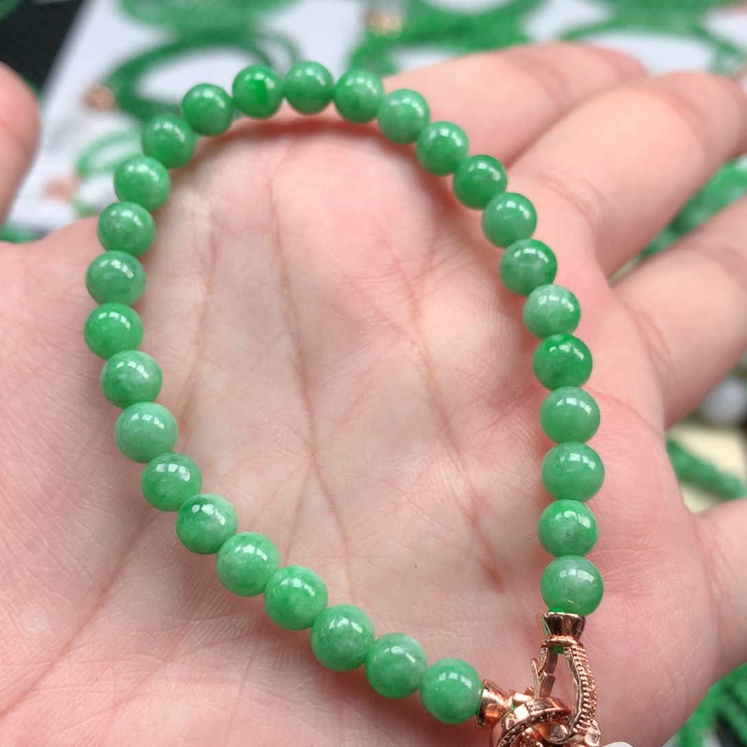 翡翠手链未镶嵌翡翠