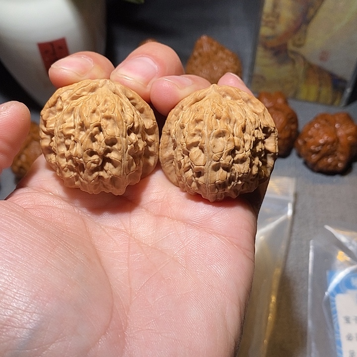 文玩核桃把件全品无修39尺延庆老树三角白狮子