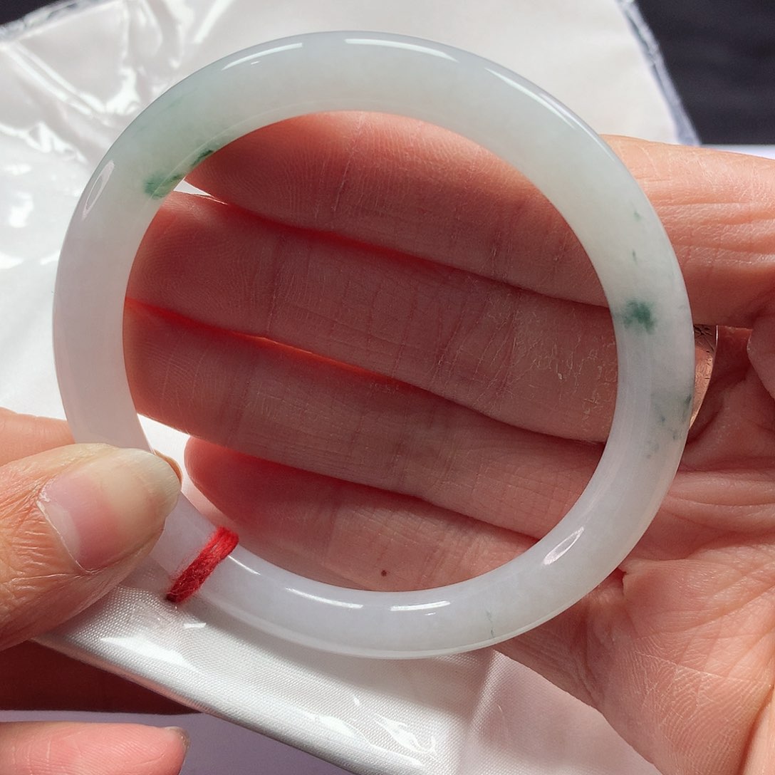 翡翠手镯未镶嵌54圈