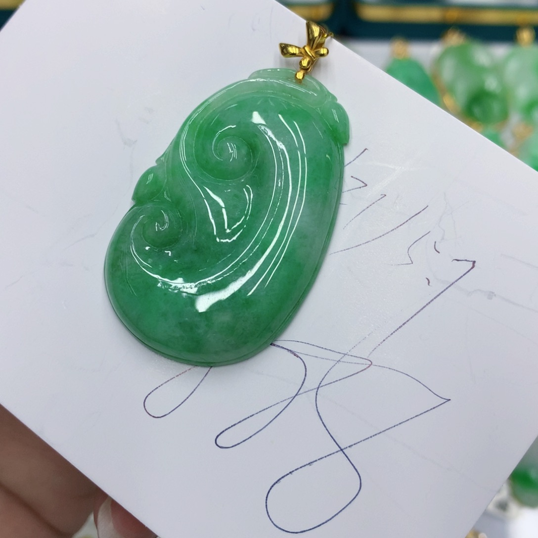 翡翠颈饰18K金镶嵌翡翠