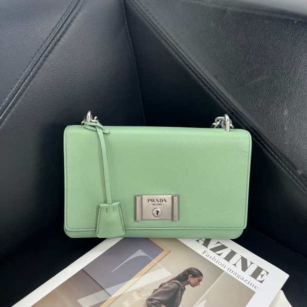 95新 Prada/普拉达 捐金沉珠/链条包绿色单肩