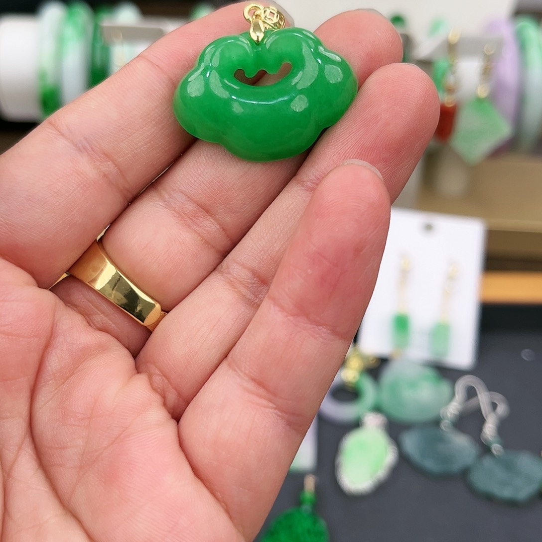 翡翠颈饰未镶嵌我