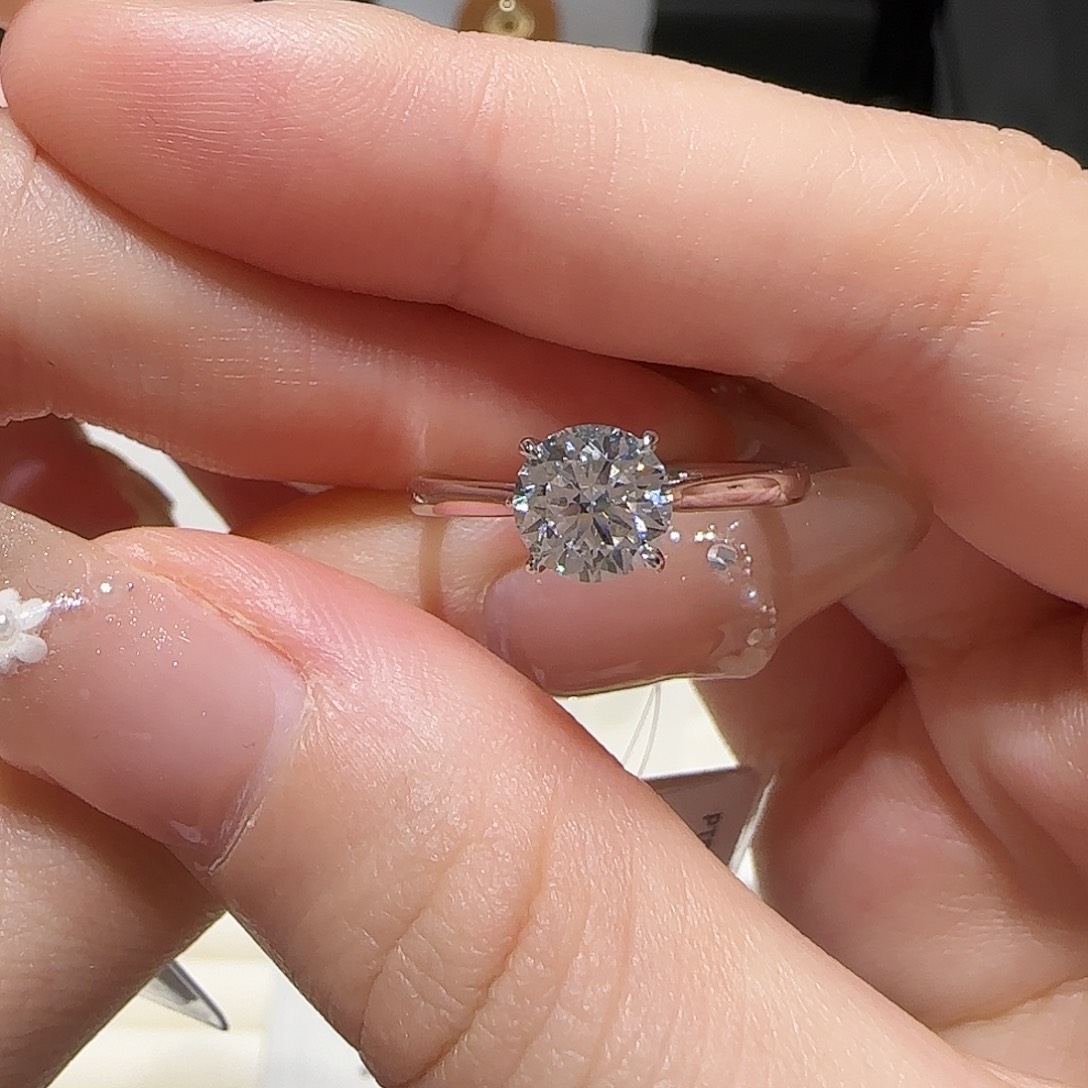 铂Pt950镶嵌实验室培育钻石一克拉经典四爪 11-17圈