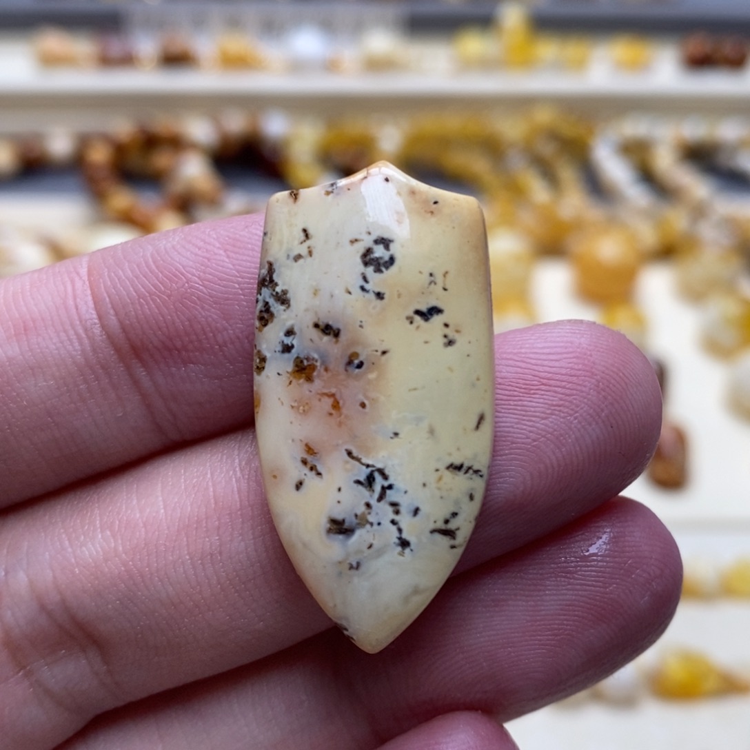 琥珀未镶嵌珠宝奇石