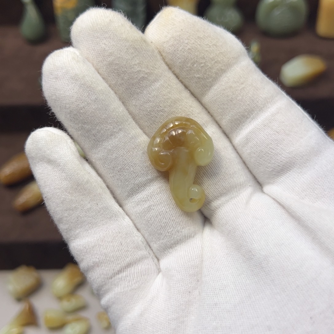 岫岩河磨玉（透闪石质玉）未镶嵌颈饰