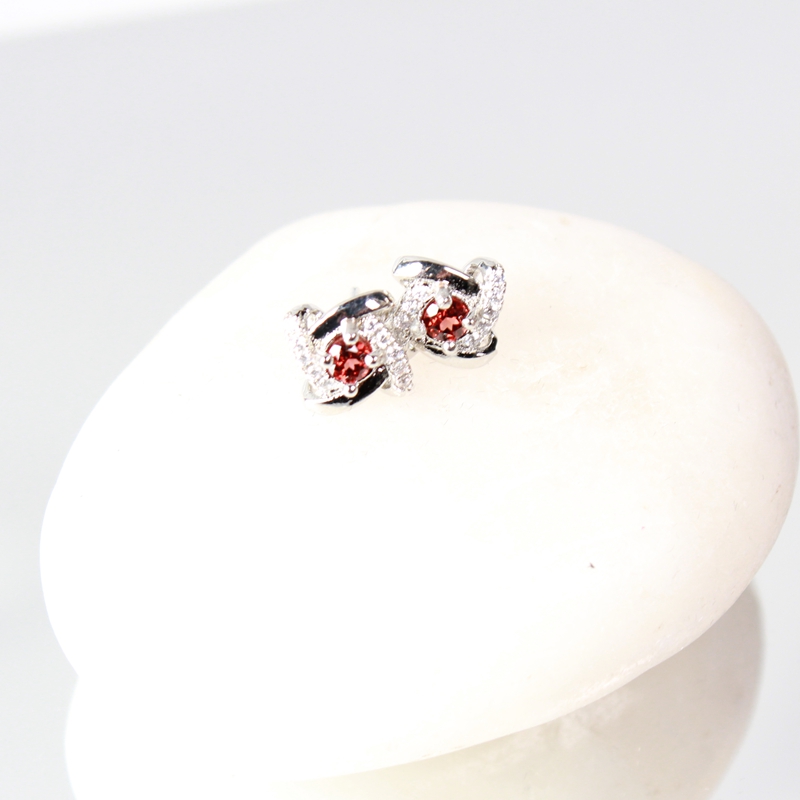 【书记晶选】250208石榴石s925银耳钉气质轻奢时尚精致多样性发一件