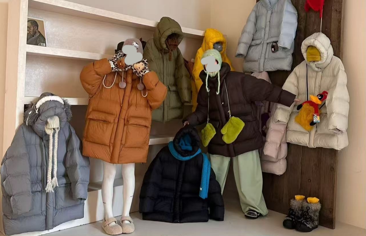 25716#90白鸭绒中长款连帽大口袋羽绒服