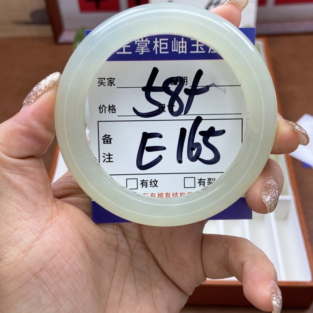 岫玉手镯手镯未镶嵌