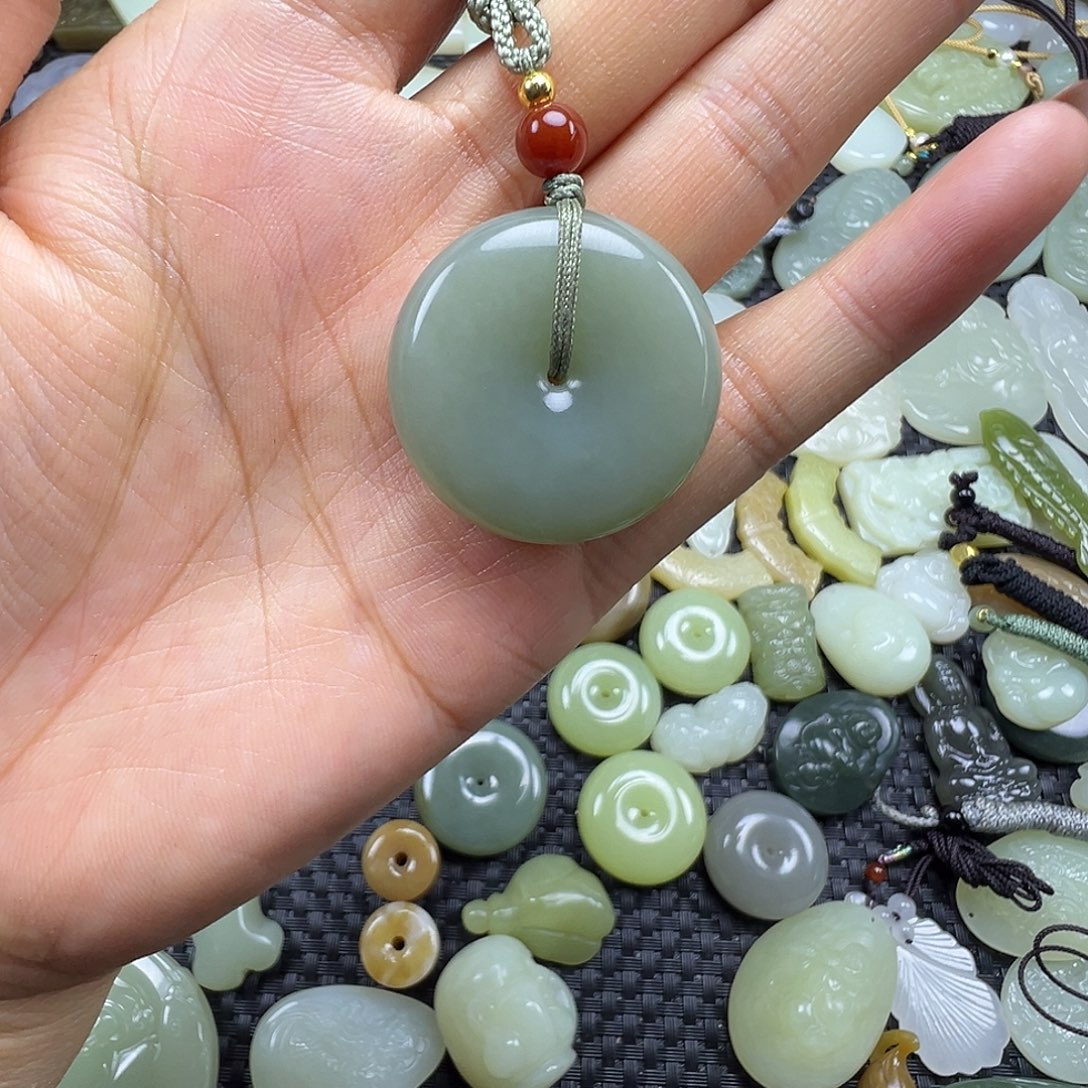 和田玉未镶嵌颈饰卡29.9