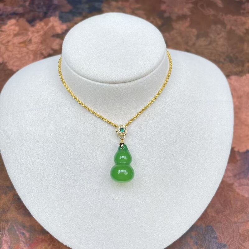 M2-天然 高端 吊坠 绿玉髓 葫芦--多样性发其一