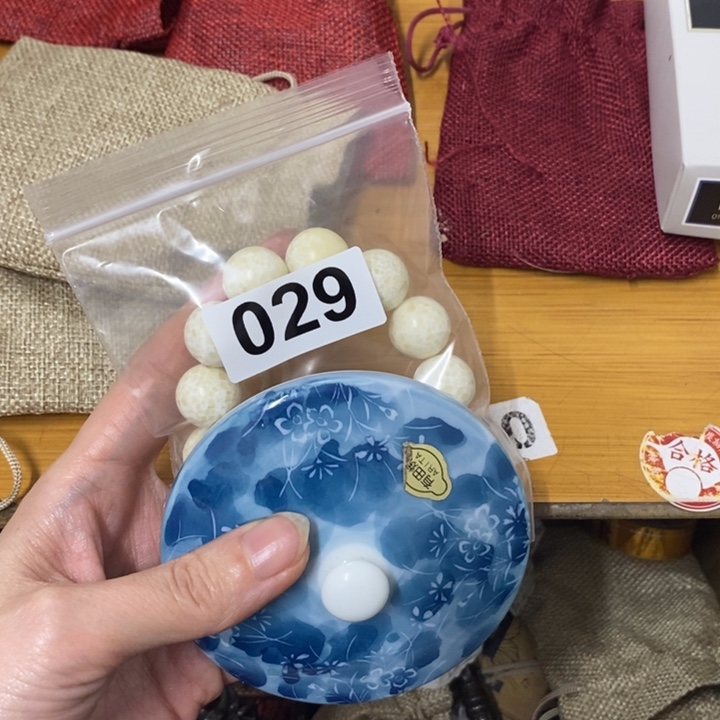 摆件中古工艺品一件．