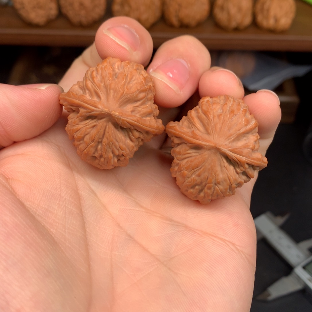 一***梹文玩核桃手串34小红