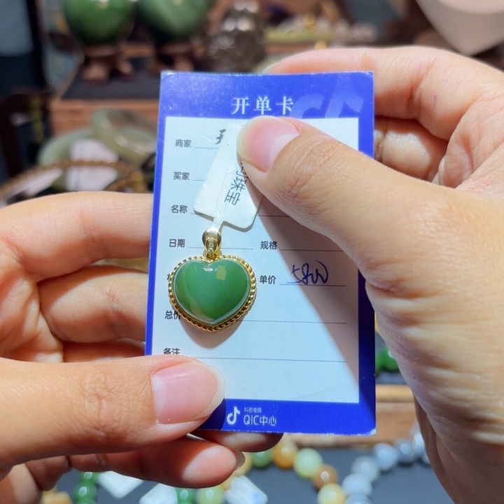 和田玉18K金镶嵌颈饰