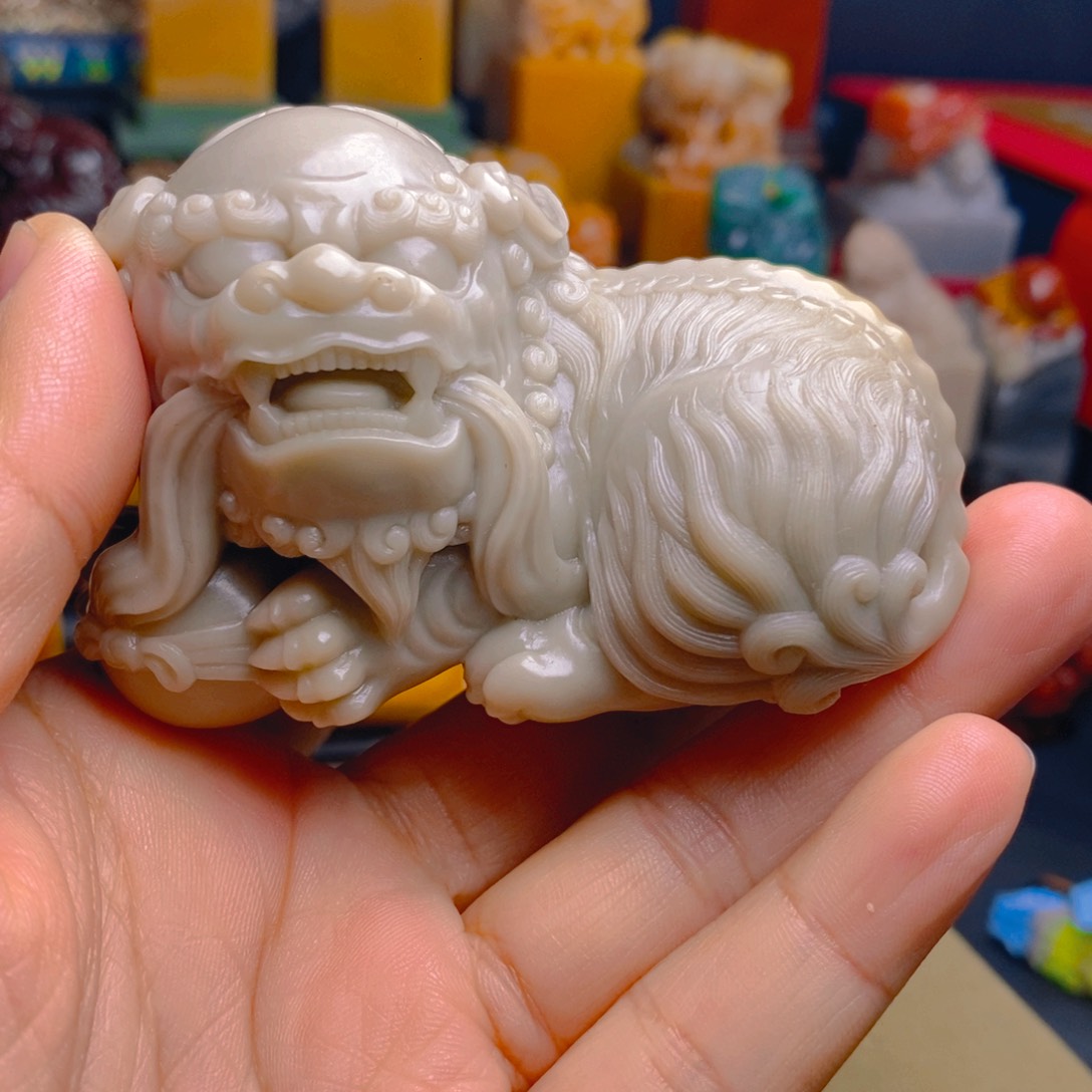 寿山石印石南*狮子戏球