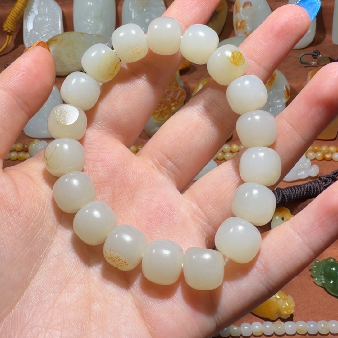 我***九和田玉未镶嵌颈饰