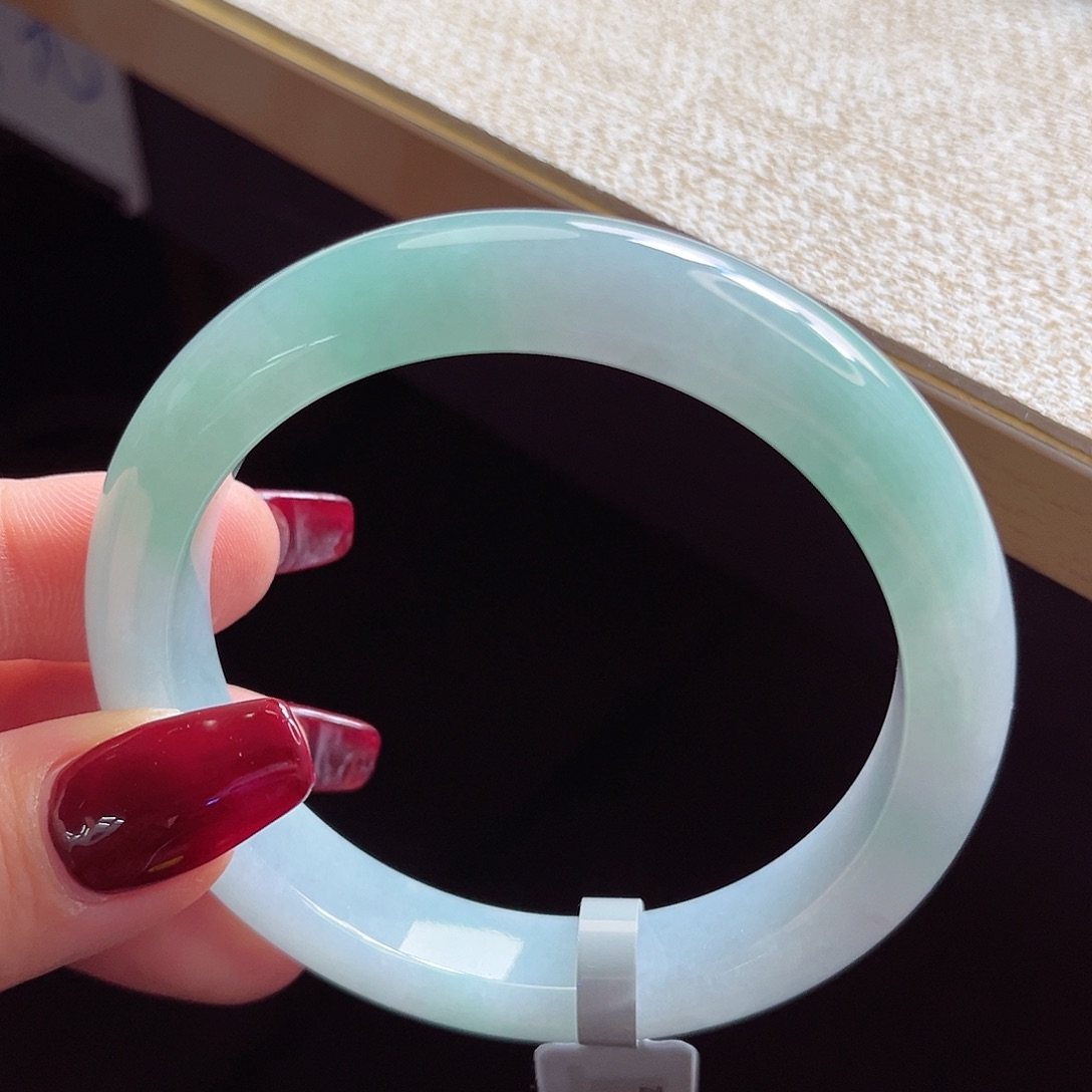 翡翠未镶嵌手镯手镯