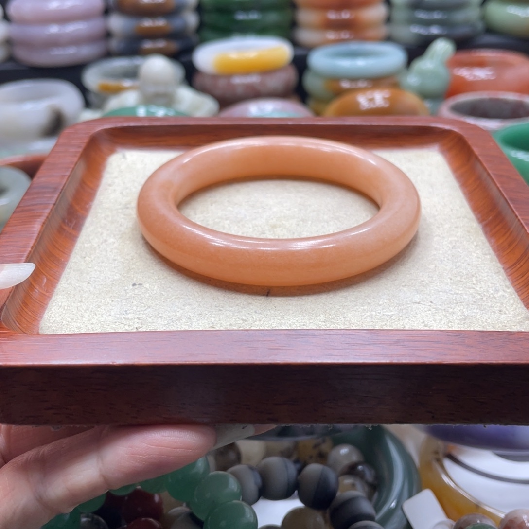 石英岩玉未镶嵌手镯