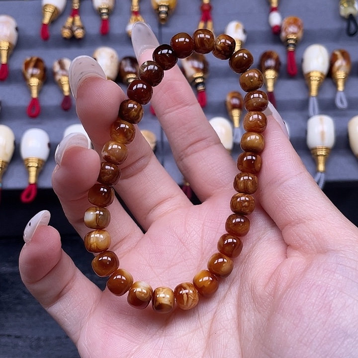 琥珀未镶嵌裸石7x6mm