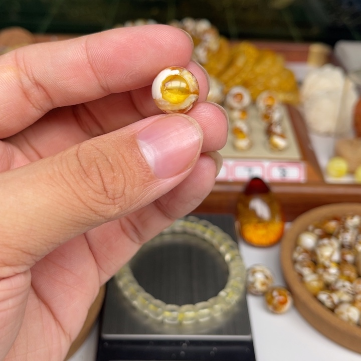 琥珀裸石未镶嵌愿****欲38号