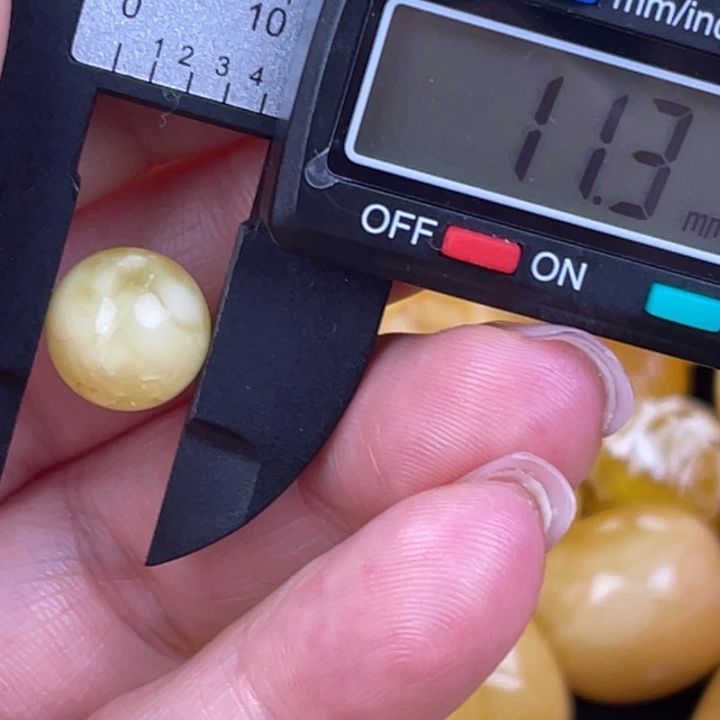 蜜蜡未镶嵌裸石微瑕368