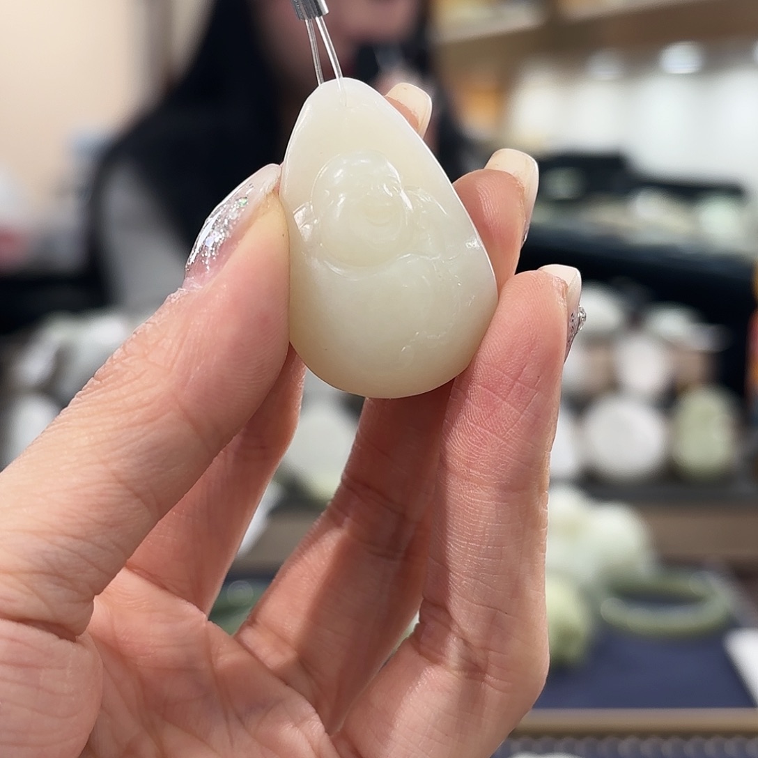 和田玉颈饰未镶嵌狗****条