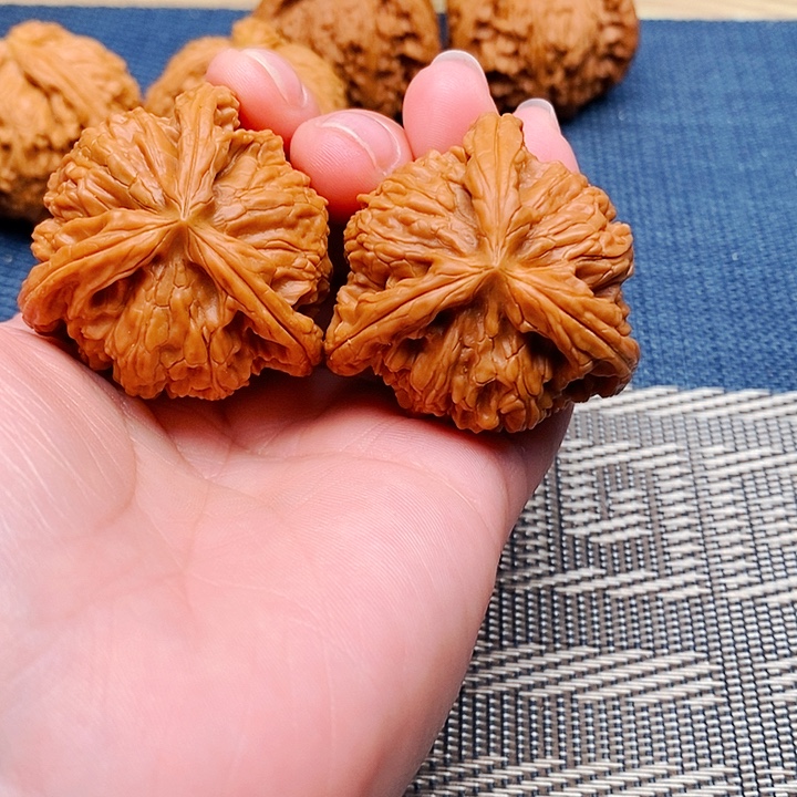 大***刚吊坠文玩核桃三棱