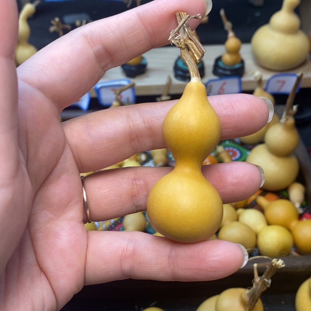 何***～直播间手把小葫芦