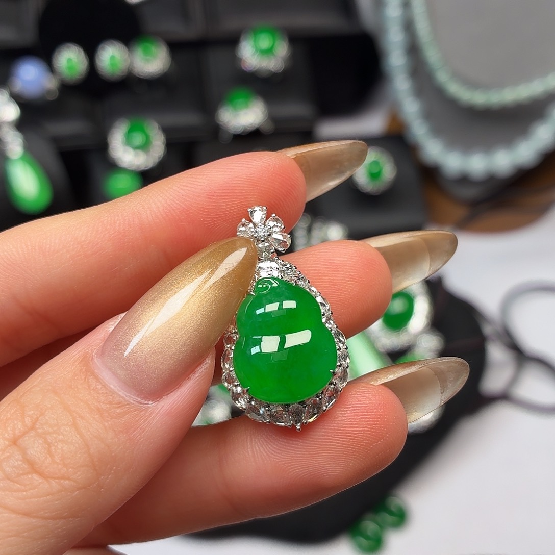 翡翠18K金镶嵌颈饰006葫芦