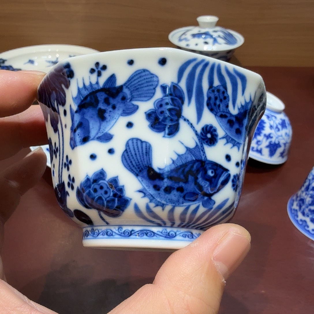 我***风柴窑青花鱼藻纹八方