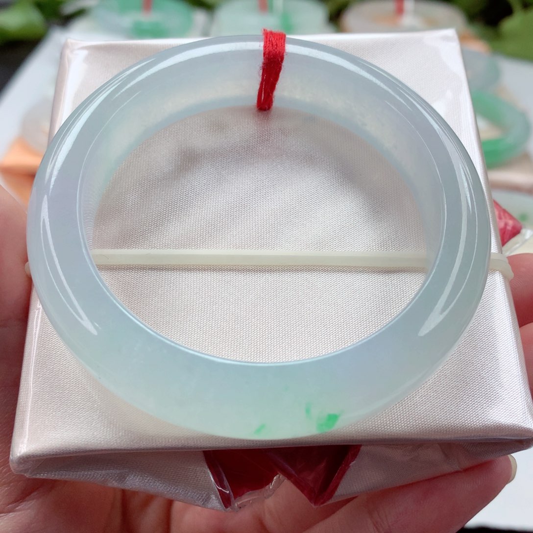 翡翠手镯未镶嵌冰透蓝底飘翠 高货微瑕 喵喵