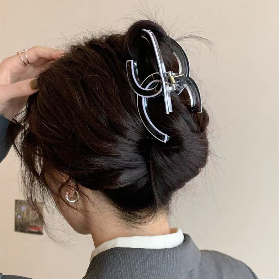 甜酷少女高级感抓夹小众设计感白描黑醋酸鲨鱼夹撞色盘发夹女发饰