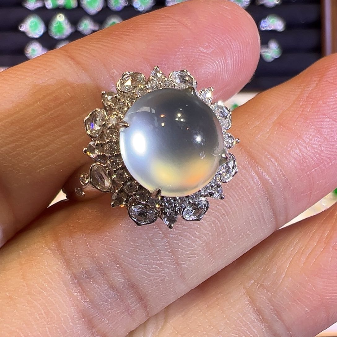 翡翠戒指18K金镶嵌玻璃种起黑钢蛋面