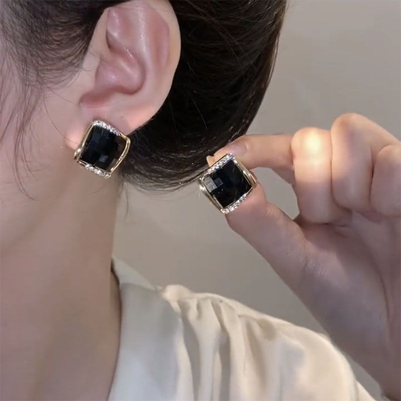 铜合金耳饰 小众气质简约黑色方形耳钉时尚经典百搭耳扣ins