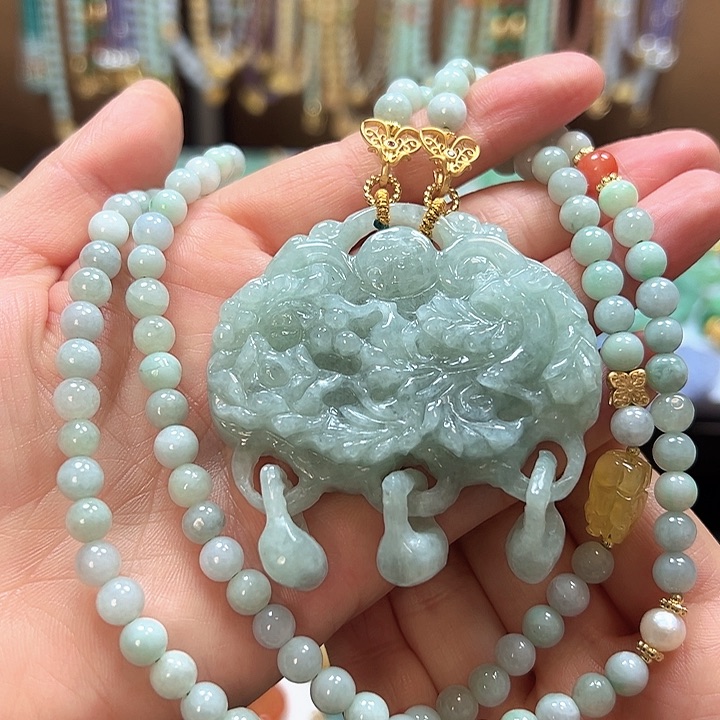 翡翠颈饰未镶嵌吊坠