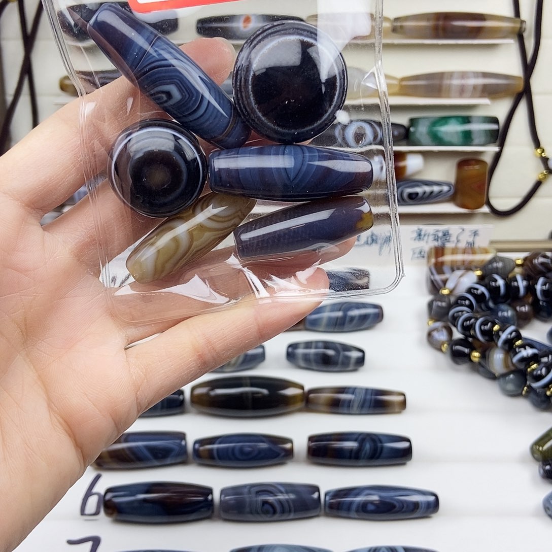 顺***。玛瑙/玉髓未镶嵌颈饰