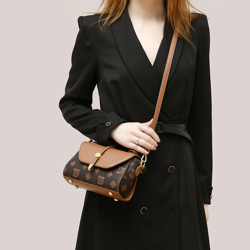 搭扣防刮拉链单根耐磨斜挎包气质小方包肩包