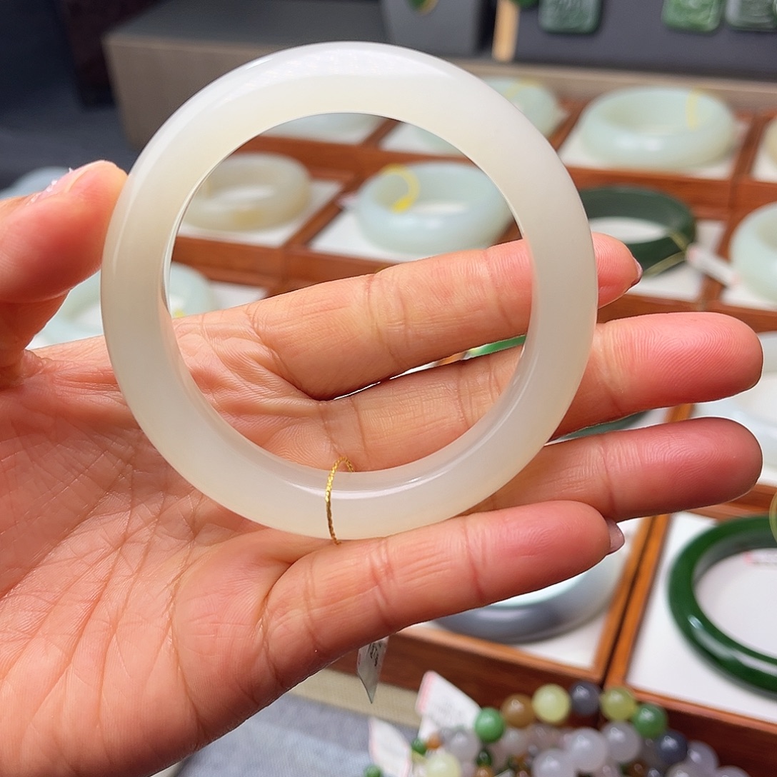 和田玉未镶嵌手镯55.6