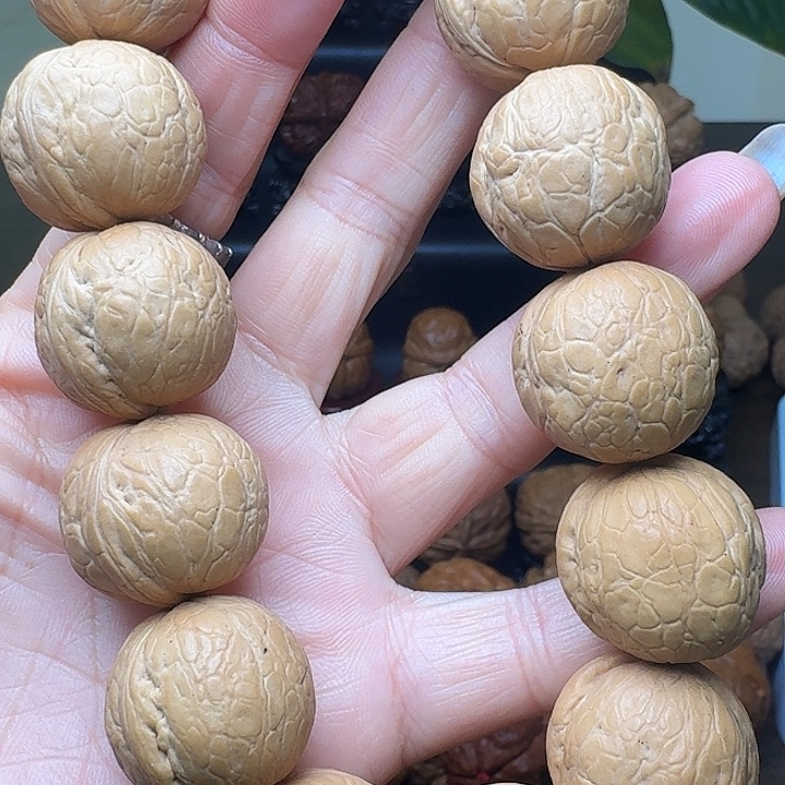 文玩核桃吊坠蛇皮球