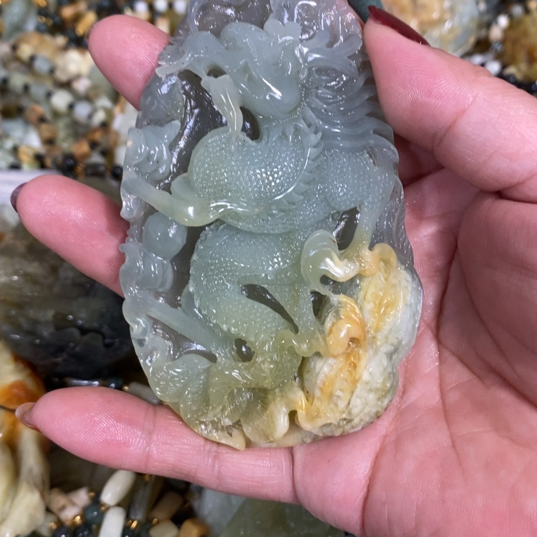 蛇纹石玉颈饰未镶嵌