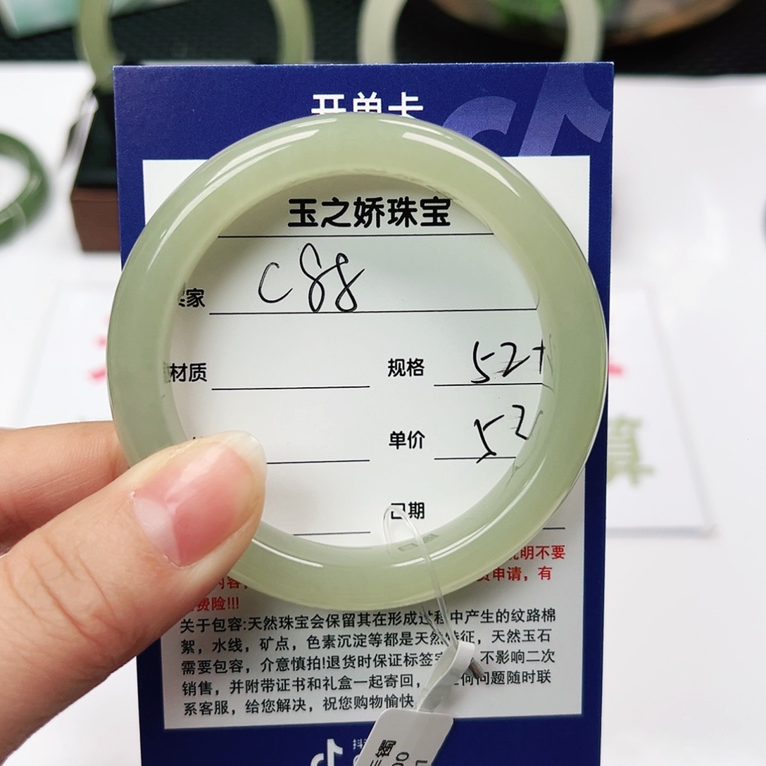 和田玉手镯未镶嵌